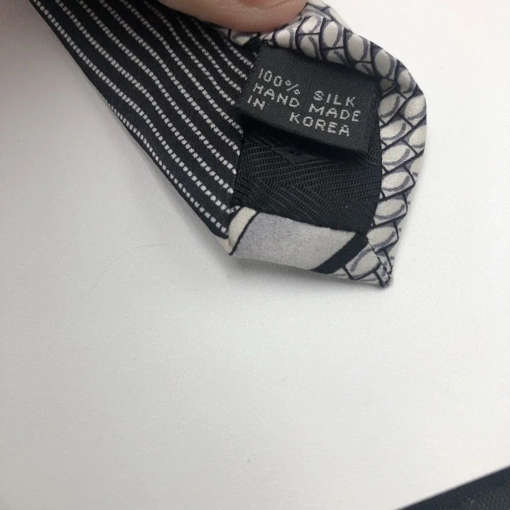 Mens 100% Silk Tie Handmade Korea Gray Silver Black‎ Dry Clean Only Wavy Pattern